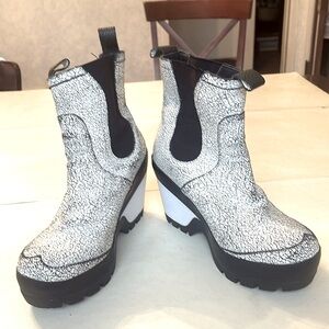 #Hunter Crackle water Boot#